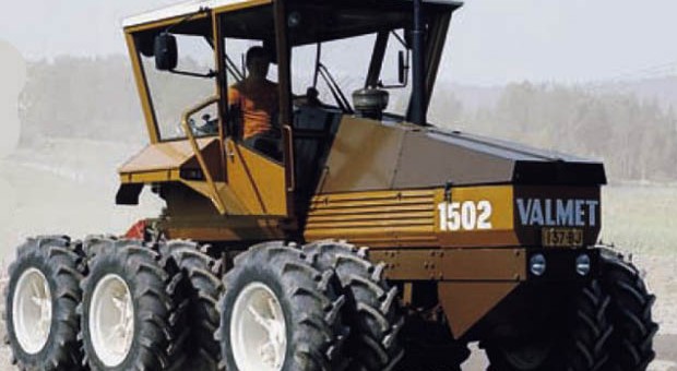 Valmet 1502 der Tandemachstraktor