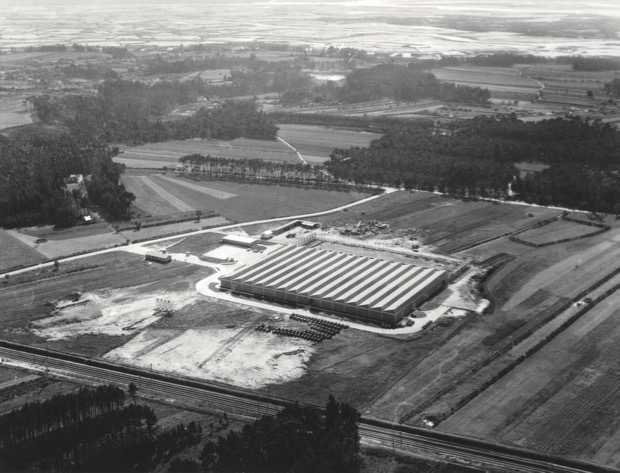 Das erste Valmet Traktoren Werk in Portugal in Aveiro 1964.